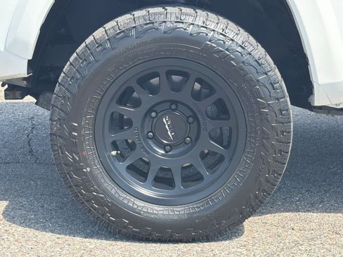Used 2021 Toyota Tacoma TRD Sport w/ Technology Package AWD/4WD image 25