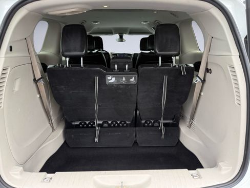 Used 2017 Chrysler Pacifica Touring-L FWD image 7