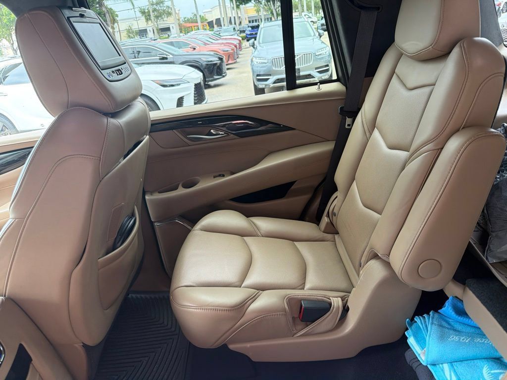 Used 2019 Cadillac Escalade Platinum AWD/4WD image 14