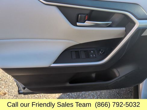 Used 2021 Toyota RAV4 XLE image 13