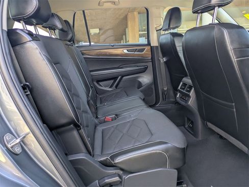 Used 2024 Volkswagen Atlas SE image 31
