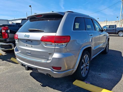 Used 2017 Jeep Grand Cherokee Overland AWD/4WD image 4