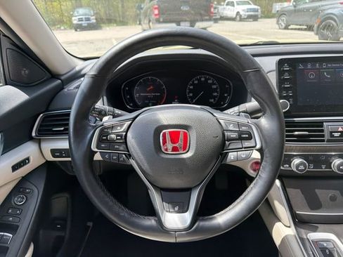 Used 2018 Honda Accord Touring image 21