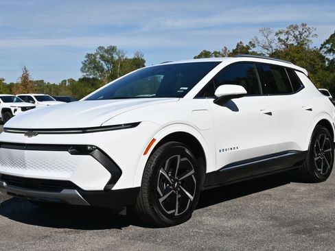 Used 2025 Chevrolet Equinox EV LT w/ Convenience Package image 5