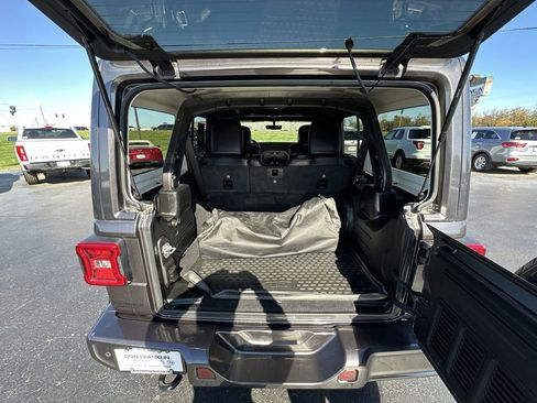 Used 2021 Jeep Wrangler Unlimited Sahara image 23