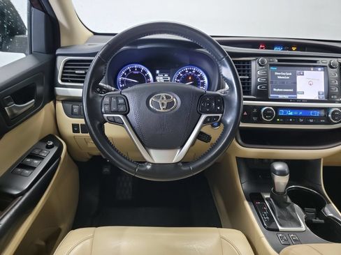 Used 2018 Toyota Highlander XLE w/ Protection Package #3 AWD/4WD image 16