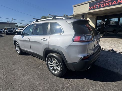 Used 2019 Jeep Cherokee Latitude Plus image 3
