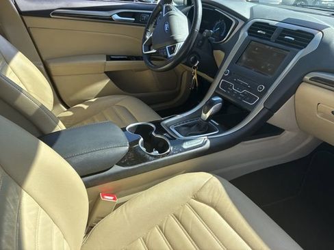 Used 2016 Ford Fusion SE w/ Equipment Group 202A FWD image 4