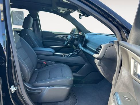 Used 2025 Chevrolet Traverse LT w/ Sun and Wheel Package AWD/4WD image 11