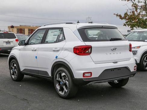 Used 2026 Hyundai Venue SEL image 7