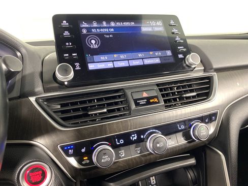 Used 2018 Honda Accord Touring image 30
