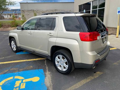 Used 2014 GMC Terrain SLE w/ Safety Package AWD/4WD image 3