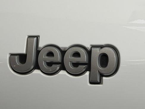 Used 2024 Jeep Grand Cherokee L Summit image 14