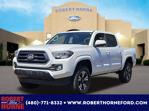 Used 2020 Toyota Tacoma SR5 RWD image 1