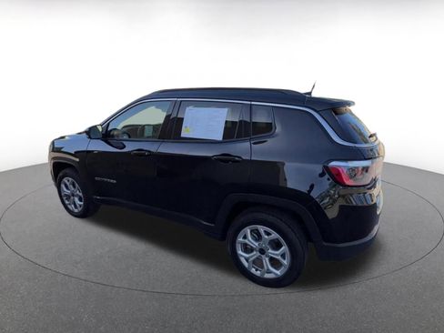 Used 2025 Jeep Compass Latitude image 10