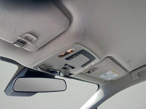 Used 2025 Toyota Sienna LE image 35