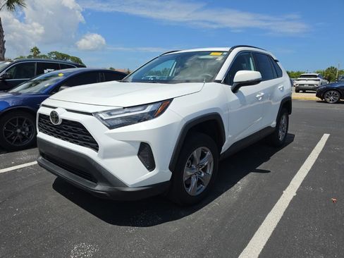 Used 2023 Toyota RAV4 XLE w/ Convenience Package FWD image 4