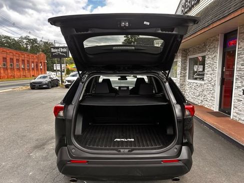 Used 2020 Toyota RAV4 XLE w/ All Weather Liner Package AWD/4WD image 19