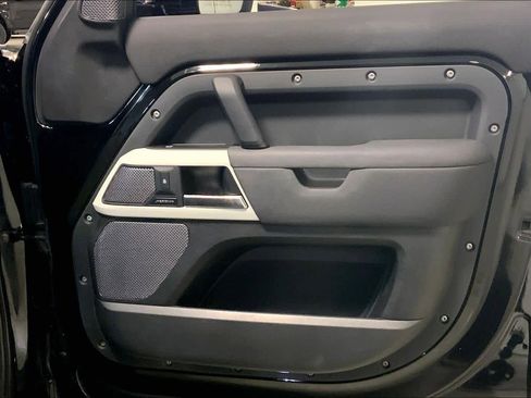 Used 2021 Land Rover Defender 110 image 22