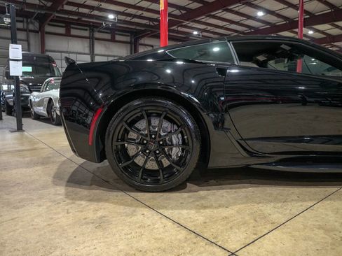 Used 2019 Chevrolet Corvette Grand Sport w/ Z07 Performance Package image 9