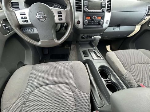 Used 2017 Nissan Frontier SV w/ SV Value Truck Package AWD/4WD image 16