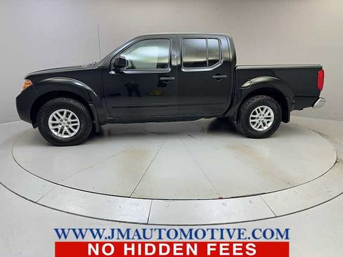 Used 2019 Nissan Frontier SV image 2
