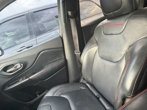 Used 2014 Jeep Cherokee Trailhawk w/ Leather Interior Group AWD/4WD image 8