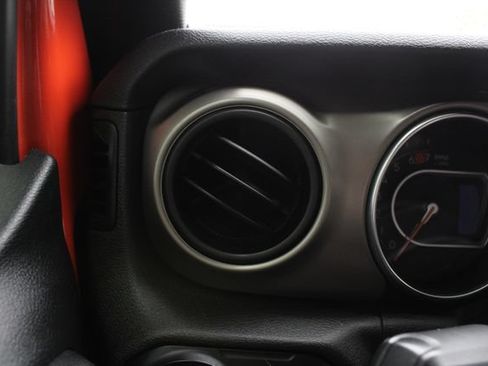 Used 2018 Jeep Wrangler Unlimited Sport S AWD/4WD image 7