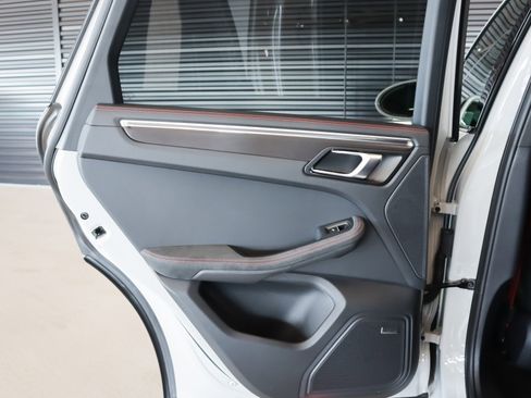 Used 2026 Porsche Macan GTS image 24