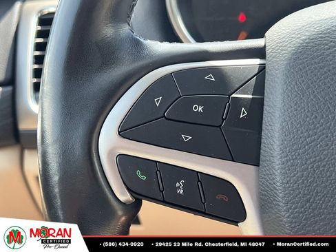 Used 2021 Jeep Grand Cherokee Laredo AWD/4WD image 26