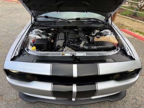 Used 2015 Dodge Challenger SRT w/ Technology Group image 8