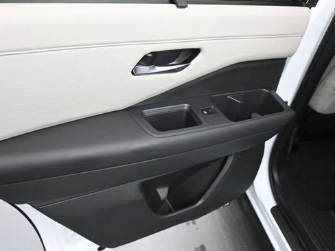 Used 2025 Nissan Pathfinder SL FWD image 27