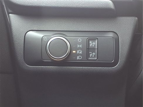 Used 2020 Ford Escape SE image 12