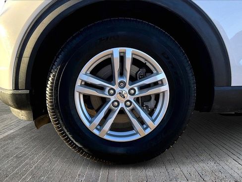 Used 2020 Ford Explorer XLT image 8