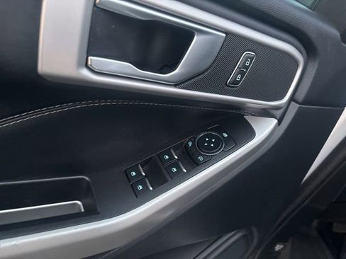 Used 2022 Ford Explorer XLT w/ Equipment Group 202A image 11