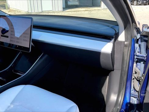 Used 2018 Tesla Model 3 Mid Range image 16