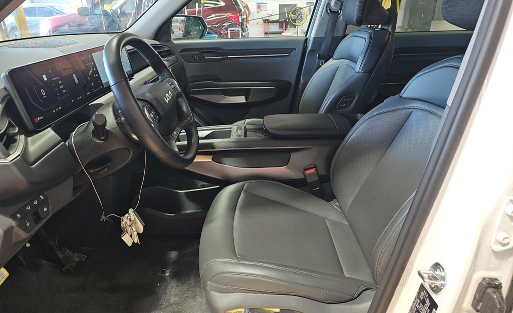 Used 2024 Kia EV9 Light Long Range RWD image 10