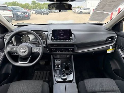 Used 2024 Nissan Rogue SV AWD/4WD image 25