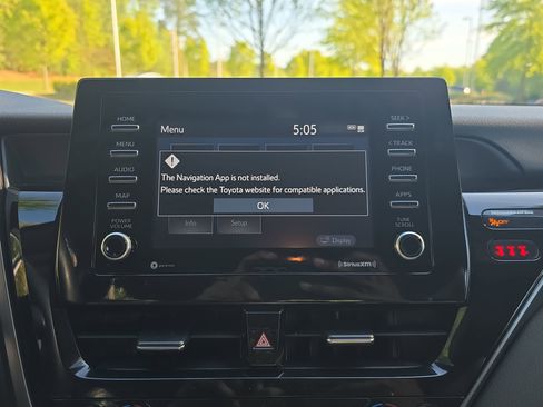 Used 2024 Toyota Camry SE image 21