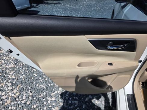 Used 2014 Nissan Altima 2.5 S w/ Sport Value Package FWD image 18