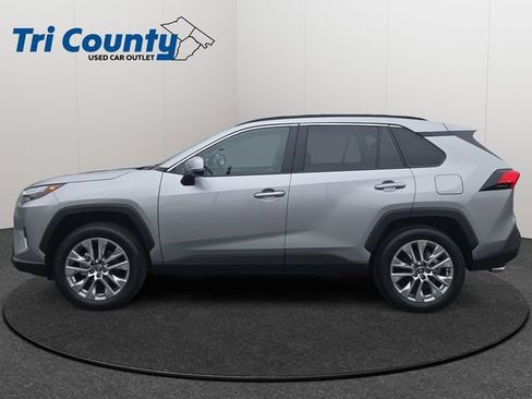 Used 2025 Toyota RAV4 XLE Premium w/ Weather Package AWD/4WD image 5