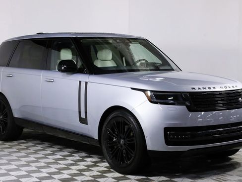 Used 2024 Land Rover Range Rover Long Wheelbase SE AWD/4WD image 2