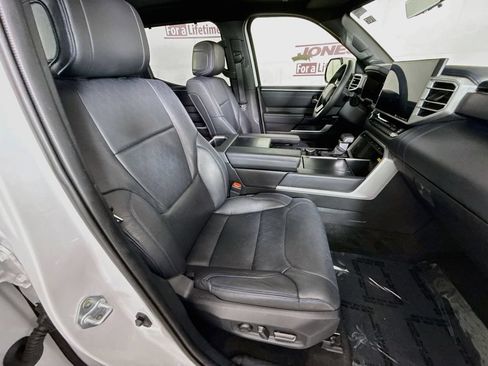 Used 2024 Toyota Tundra Platinum AWD/4WD image 32