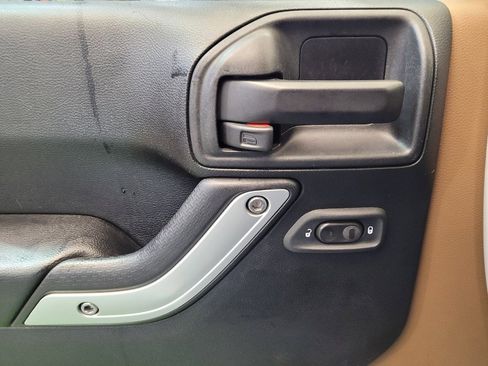 Used 2016 Jeep Wrangler Unlimited Sahara w/ Connectivity Group image 27