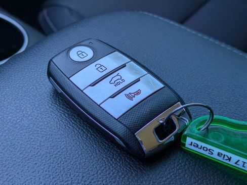 Used 2017 Kia Sorento EX image 28