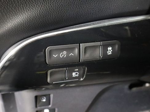 Used 2019 Toyota Prius Prime Premium image 22