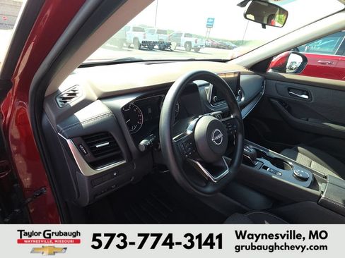 Used 2023 Nissan Rogue SV AWD/4WD image 14