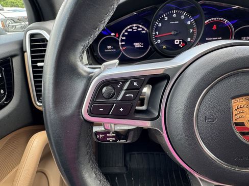 Used 2020 Porsche Cayenne image 11