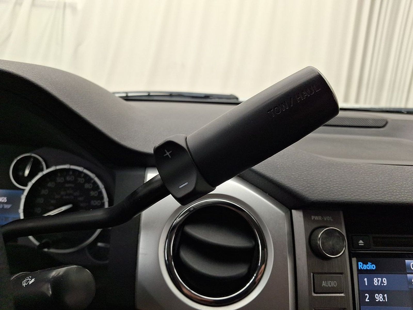 Certified 2016 Toyota Tundra SR5 AWD/4WD image 16
