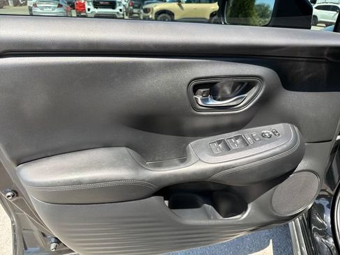 Used 2023 Honda HR-V LX image 16